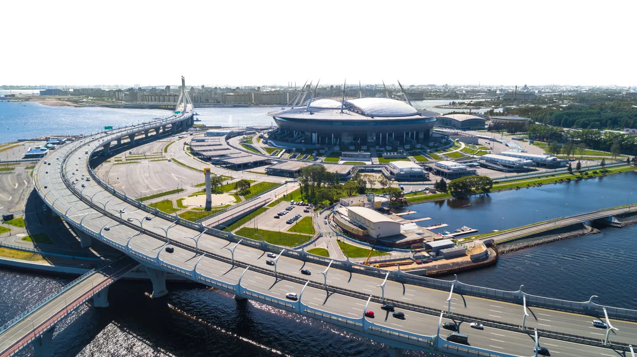 El horizonte e infraestructura de Tampa que muestran los proyectos de construcción comercial, techado y cumplimiento de GQM Inc. en el centro de Florida.